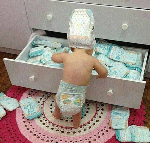 宝宝尿尿的天堂儿童gif搞笑图片