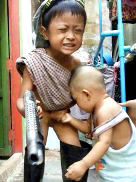 杀敌制胜一定要把握住敌人的要害儿童gif搞笑图片