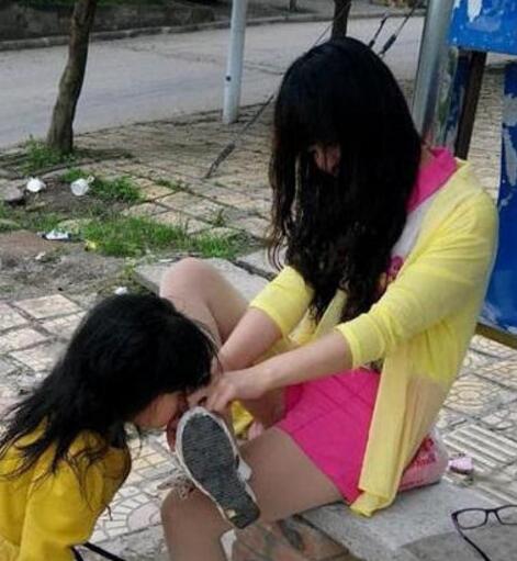 熊孩子这是啥口味啊儿童gif搞笑图片