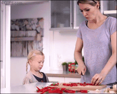 有这样子的妈妈真是伤不起啊儿童gif搞笑图片