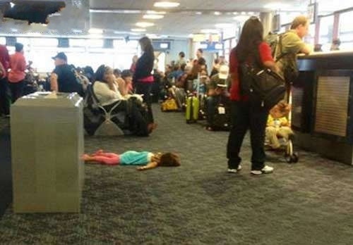 谁家的熊孩子跑出来了？儿童gif搞笑图片