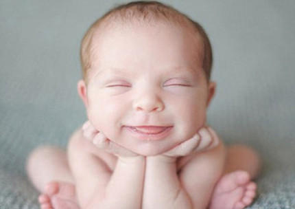 宝宝，你的睡相能再可爱点么？儿童gif搞笑图片