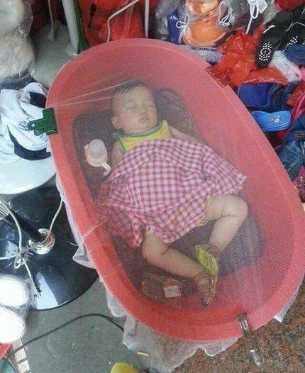 宝贝你被谁封印了？儿童gif搞笑图片