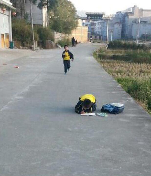 学霸终于被我遇到了儿童gif搞笑图片