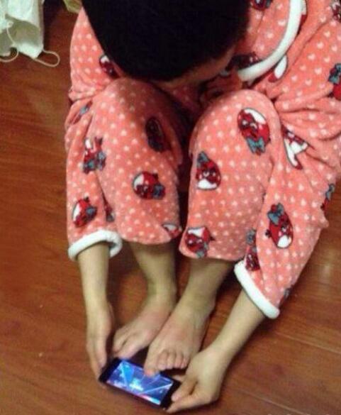 手脚并用，一定能赢儿童gif搞笑图片