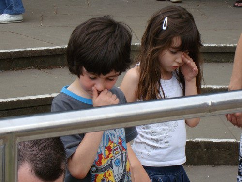 萌萌的眷恋儿童gif搞笑图片