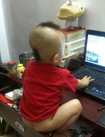 熊孩子的网瘾已经无药可救儿童gif搞笑图片