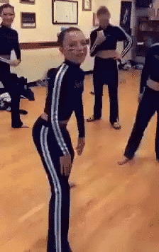 给那些让孩子练习舞蹈的妈妈看看，孩子这样真的有前途吗儿童gif搞笑图片