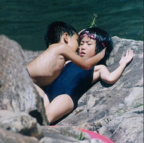 孩子你妈来揍你了。。。儿童gif搞笑图片