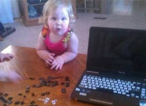 一个案发现场儿童gif搞笑图片