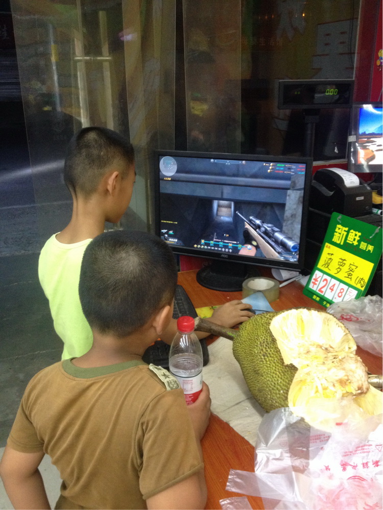 小伙砸，你酱紫爸爸妈妈知道吗？儿童gif搞笑图片