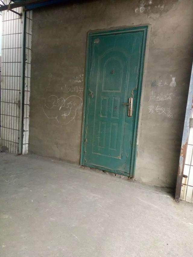 熊孩子居然不怕“鬼”？！估计鬼见了都瑟瑟发抖儿童gif搞笑图片