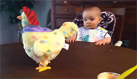 额滴神啊，这个玩具真神奇儿童gif搞笑图片