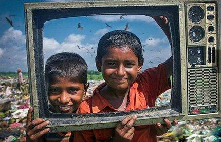 我们也上电视了儿童gif搞笑图片