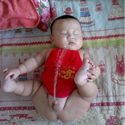 自己的脸自己洗儿童gif搞笑图片