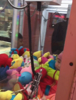 这要是抓走了，不就省了自己去生了啊儿童gif搞笑图片