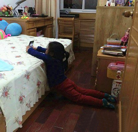 专治腰间盘突出儿童gif搞笑图片