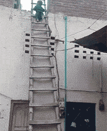 宝宝有下楼梯的特殊技巧儿童gif搞笑图片