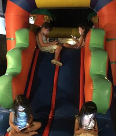 还是手机什么的最好玩儿童gif搞笑图片