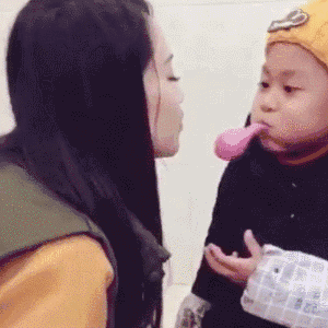 从小就知道撩妹儿童gif搞笑图片