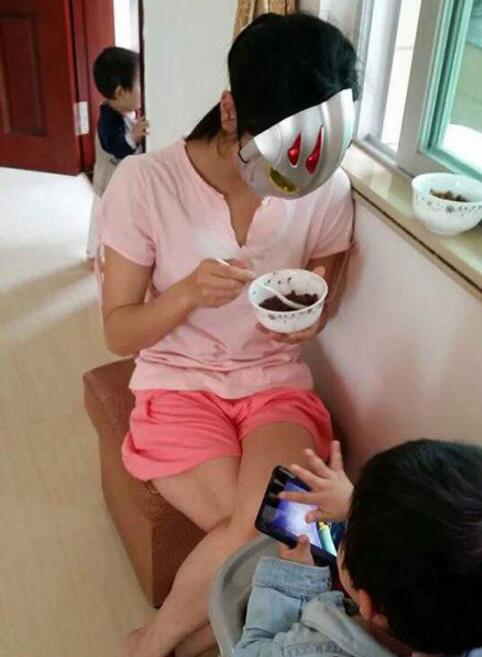 看不到你的脸明显有胃口了儿童gif搞笑图片