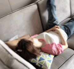 带孩子嘛，不哭就行儿童gif搞笑图片