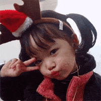 嘟嘴卖萌的小女孩,简直太可爱了儿童gif搞笑图片