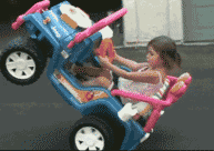 牛气的小孩开小车儿童gif搞笑图片