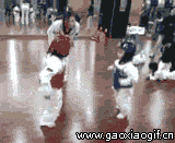 开始打前跳一段友谊舞儿童gif搞笑图片