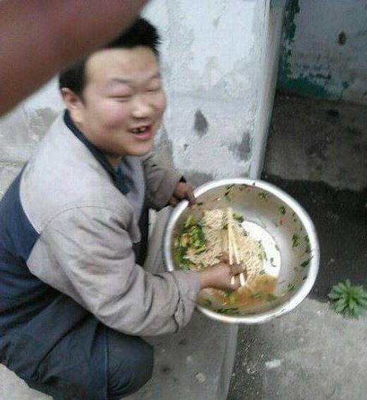 别人拿的是碗，你拿的是盆，卧槽，无情儿童gif搞笑图片