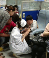 啊喔！！！好痛！儿童gif搞笑图片