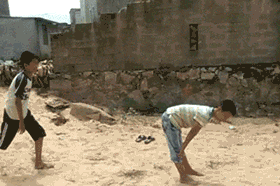 最后的这位朋友有点皮儿童gif搞笑图片