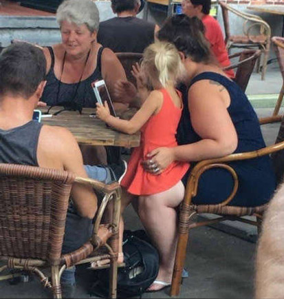 一眼看去，孩子你地盘不是一般的稳儿童gif搞笑图片