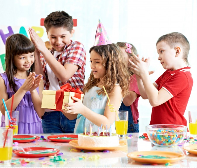 小孩儿童生日聚会玩耍图片儿童gif搞笑图片