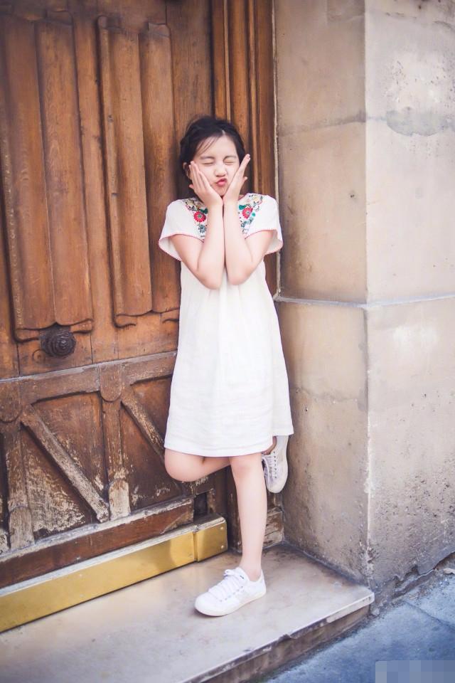 黄磊孙莉女儿黄多多可爱照片儿童gif搞笑图片