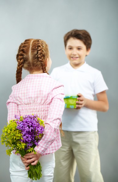 可爱小孩儿童捧花童高清图片儿童gif搞笑图片