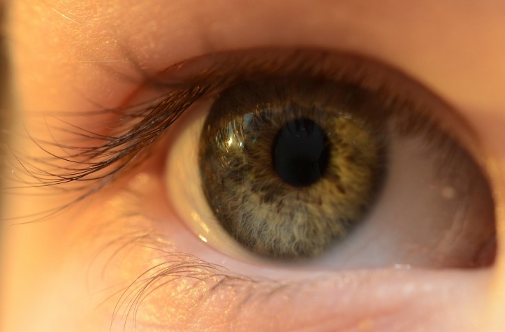 外国小孩儿童蓝色大眼睛图片儿童gif搞笑图片