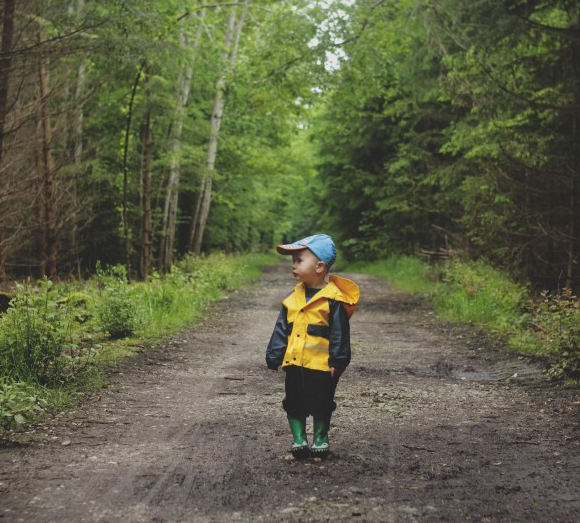 小孩可爱儿童户外玩耍高清图片儿童gif搞笑图片