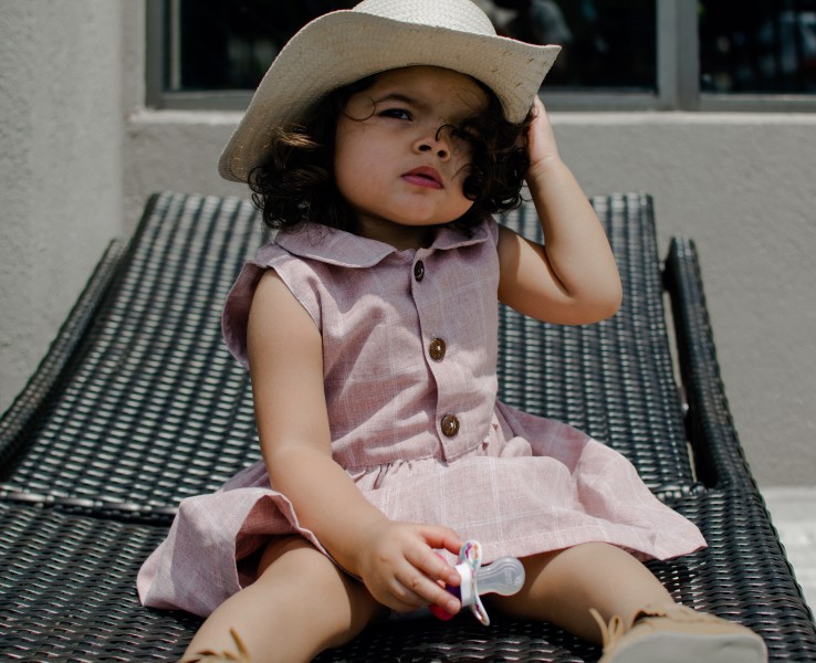 戴帽子可爱小女孩儿童高清图片儿童gif搞笑图片