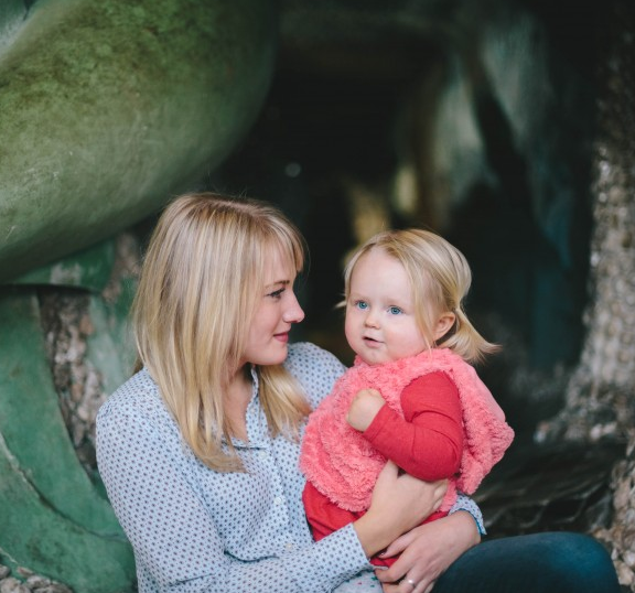 妈妈抱小孩可爱儿童高清图片儿童gif搞笑图片