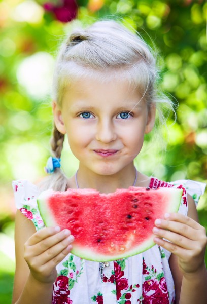 小孩儿童吃西瓜人物特写高清图片儿童gif搞笑图片