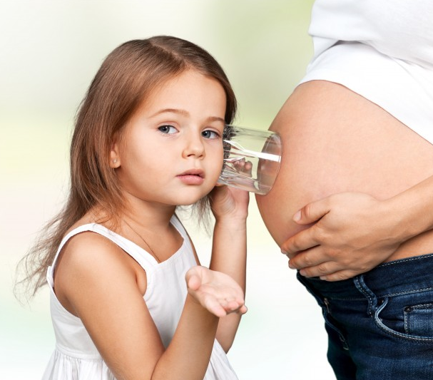 大肚子孕妇与可爱儿童高清图片儿童gif搞笑图片