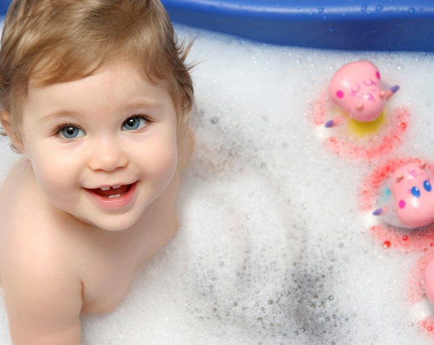 婴儿宝宝洗澡开心笑容高清图片儿童gif搞笑图片