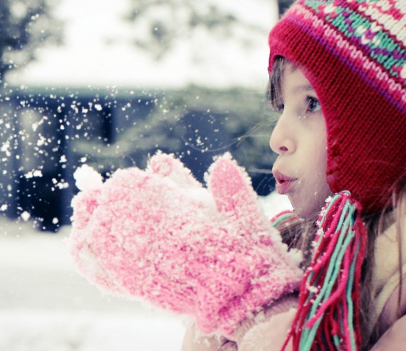 可爱小女孩儿童玩雪高清图片儿童gif搞笑图片