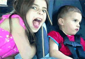 熊孩子姐弟搞笑gif动态表情包图儿童gif搞笑图片