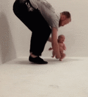 爸爸教婴儿走路搞笑动态表情包图儿童gif搞笑图片