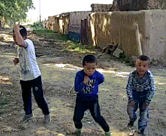 熊孩子跳舞得意搞笑动态表情包儿童gif搞笑图片