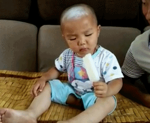 熊孩子翻白眼的搞笑图儿童gif搞笑图片