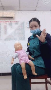 抢救小孩噎住的创意技巧图儿童gif搞笑图片