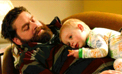 爸爸带小孩的搞笑动图儿童gif搞笑图片